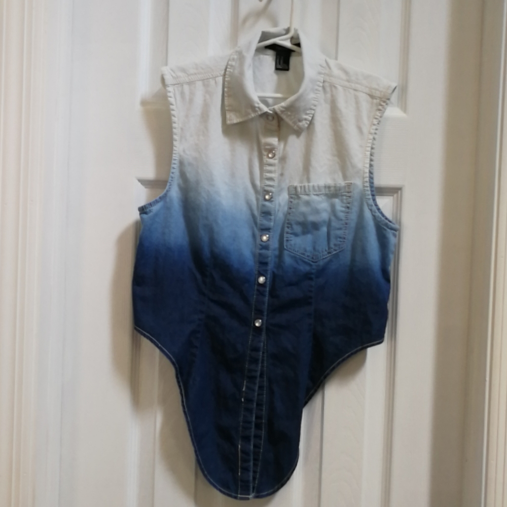 FOREVER 21 🌺 Denim Top